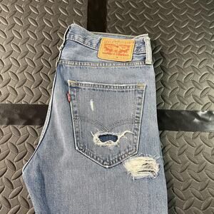 Levi's Jeans Mens 31x30 Blue Distressed Ripped Denim Frayed Hem Light Wash Torn